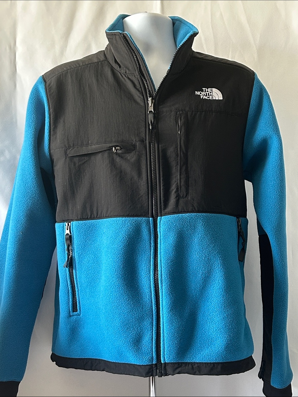 The North Face Men’s Size Small Black Nylon Blue Fleece Full Zip Jacket